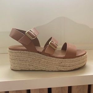 Urban Outfitters brown platform sandals🤎